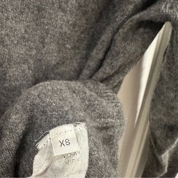 La Garçonne Moderne Dark Grey Heathered 100% Cashmare V-Neck Long Sleeve Sweater - Picture 7 of 9